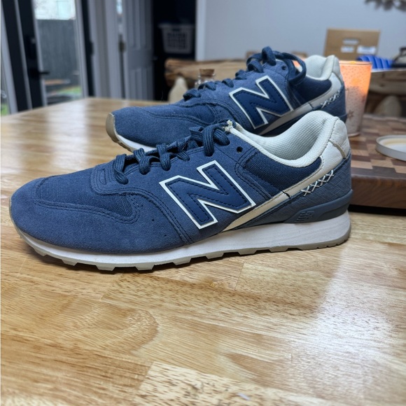 Women’s New Balance 696 - Picture 1 of 10